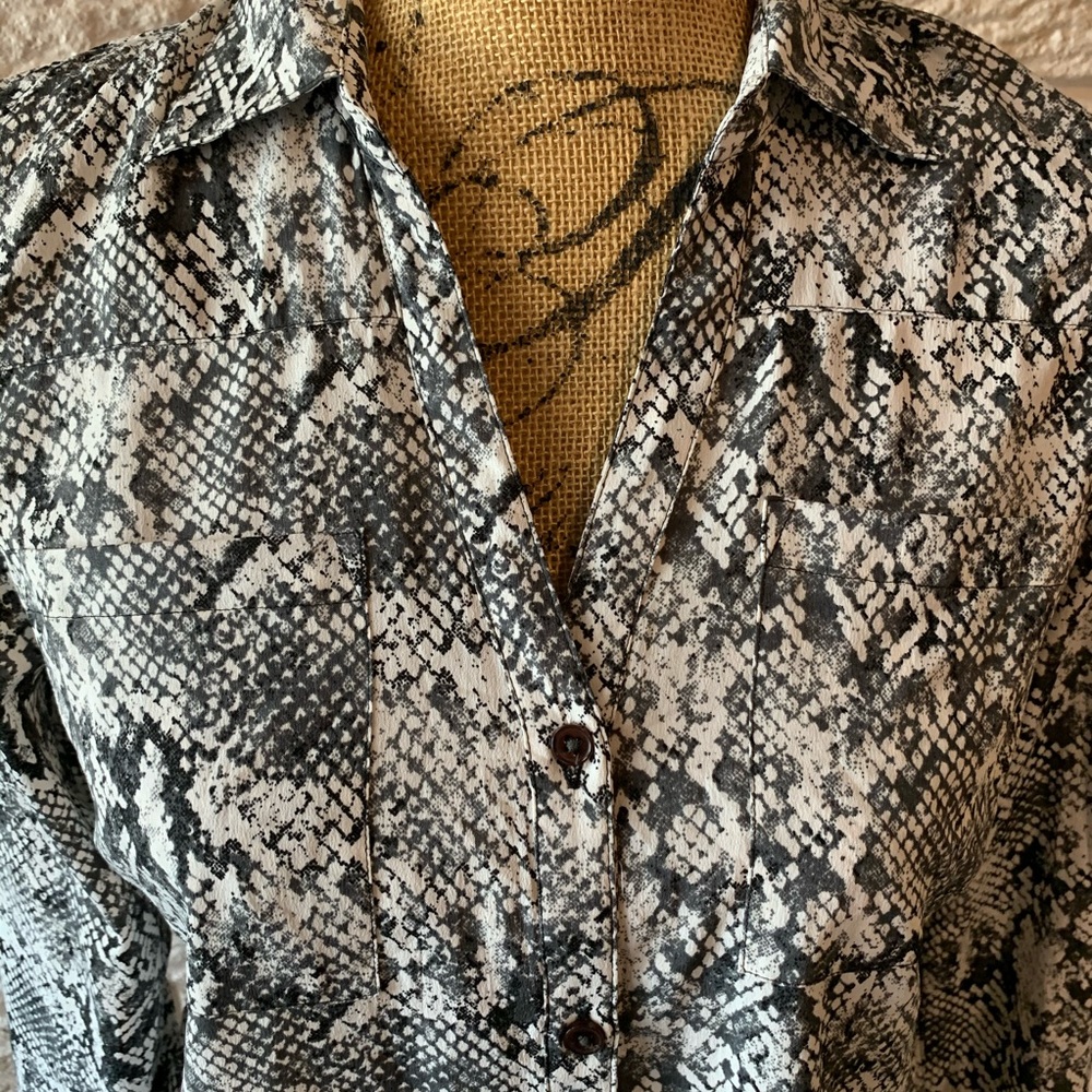 Adorable & classy Sm. Motherhood Maternity gray black white animal print blouse